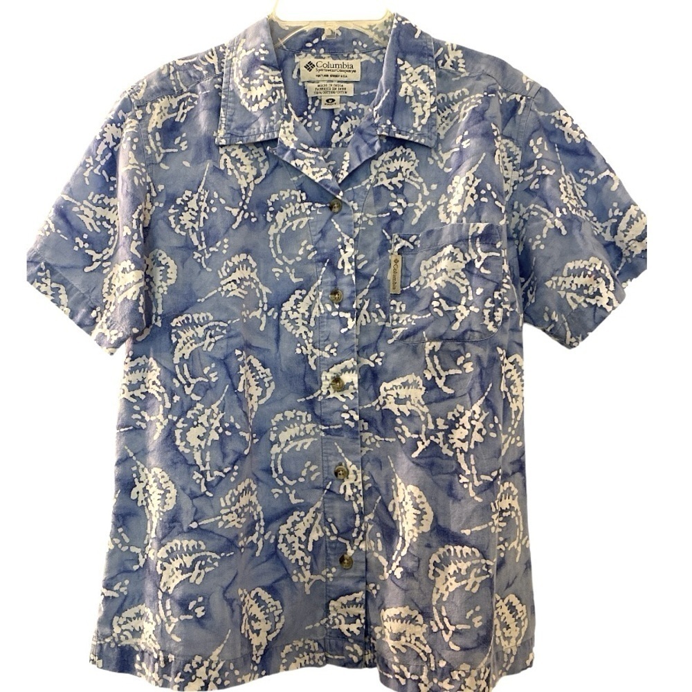 COLUMBIA button down top, short sleeves, blue and white 100% cotton.Coastal.